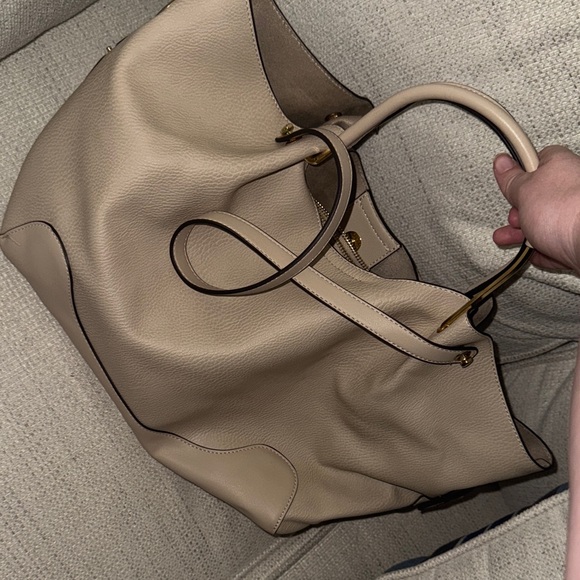 Elegant Tan Leather Tote Bag - Picture 1 of 2